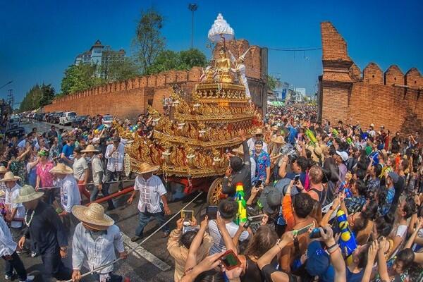 15 Potret Kemeriahan Festival Songkran 2019 di Thailand, Seru Banget!