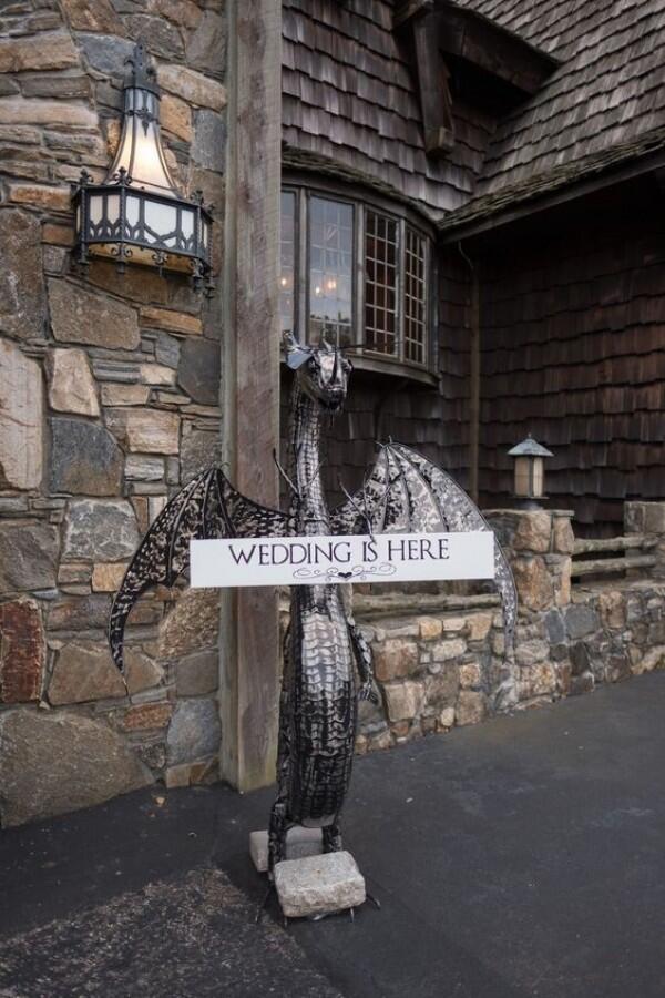 Inspiratif, 10 Ide Dekorasi Pernikahan Bertema Game of Thrones