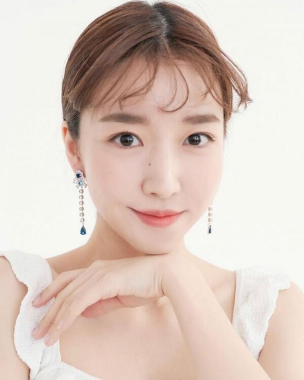 10 Penampilan Kece YouTuber Korea Sunny Dahye Ini Memikat Hati