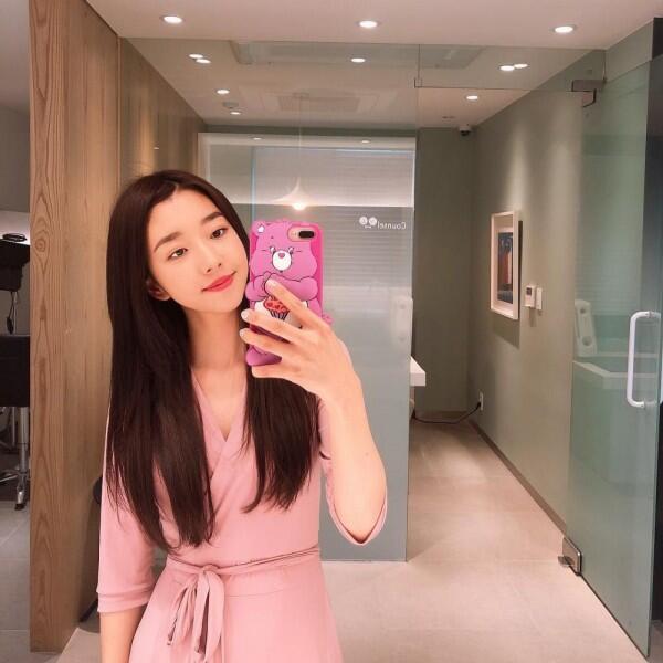10 Penampilan Kece YouTuber Korea Sunny Dahye Ini Memikat Hati