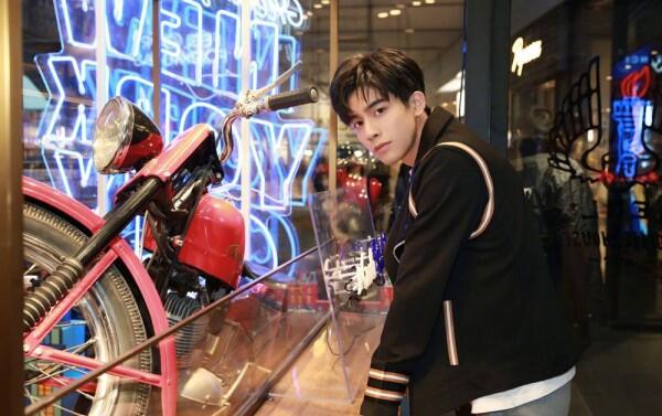 11 Potret Memesona Song Wei Long, Aktor China Sahabatnya Sehun EXO