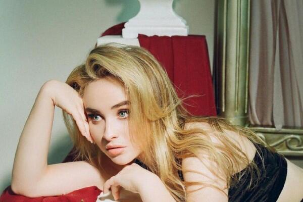 10 Fakta Menarik Sabrina Carpenter yang Bikin Kamu Makin Ngefans