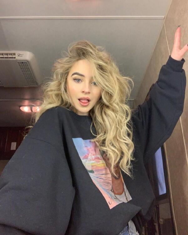 10 Fakta Menarik Sabrina Carpenter yang Bikin Kamu Makin Ngefans