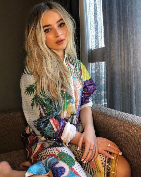 10 Fakta Menarik Sabrina Carpenter yang Bikin Kamu Makin Ngefans