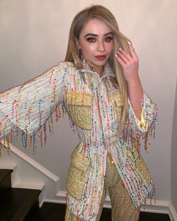 10 Fakta Menarik Sabrina Carpenter yang Bikin Kamu Makin Ngefans