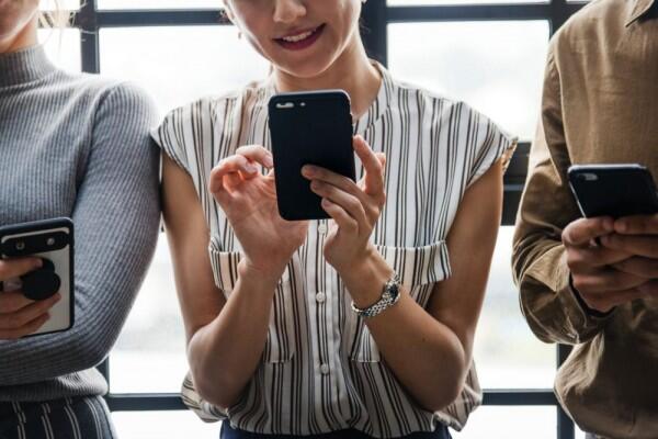 5 Tips Mempertahankan Persahabatan Meskipun Jarak Memisahkan