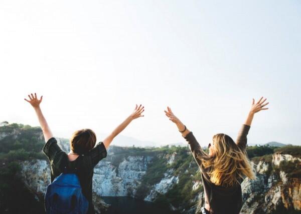 5 Tips Mempertahankan Persahabatan Meskipun Jarak Memisahkan