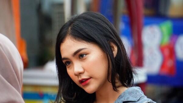 5 Beban Terpendam Kamu yang Terbiasa Ngomong Cepat, Setuju?