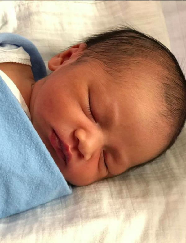 10 Potret Gemas Baby Rumi Putra Intan Nuraini, Fotogenik Banget!