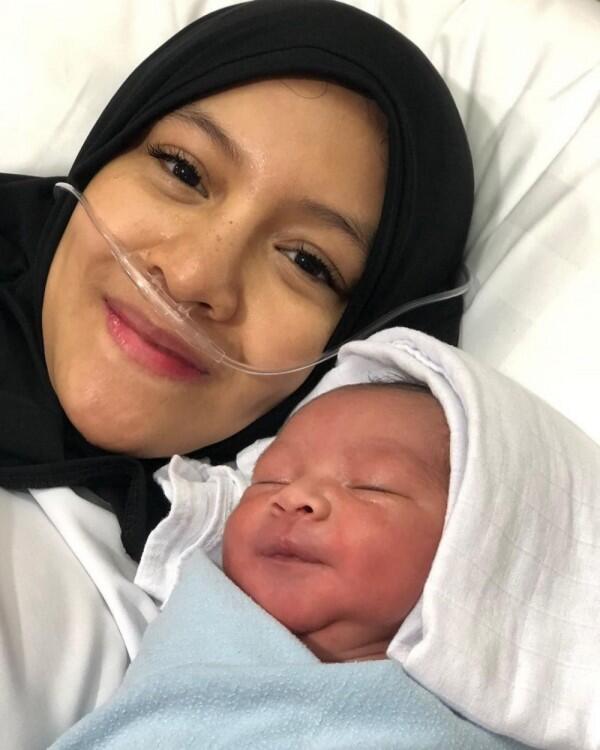 10 Potret Gemas Baby Rumi Putra Intan Nuraini, Fotogenik Banget!