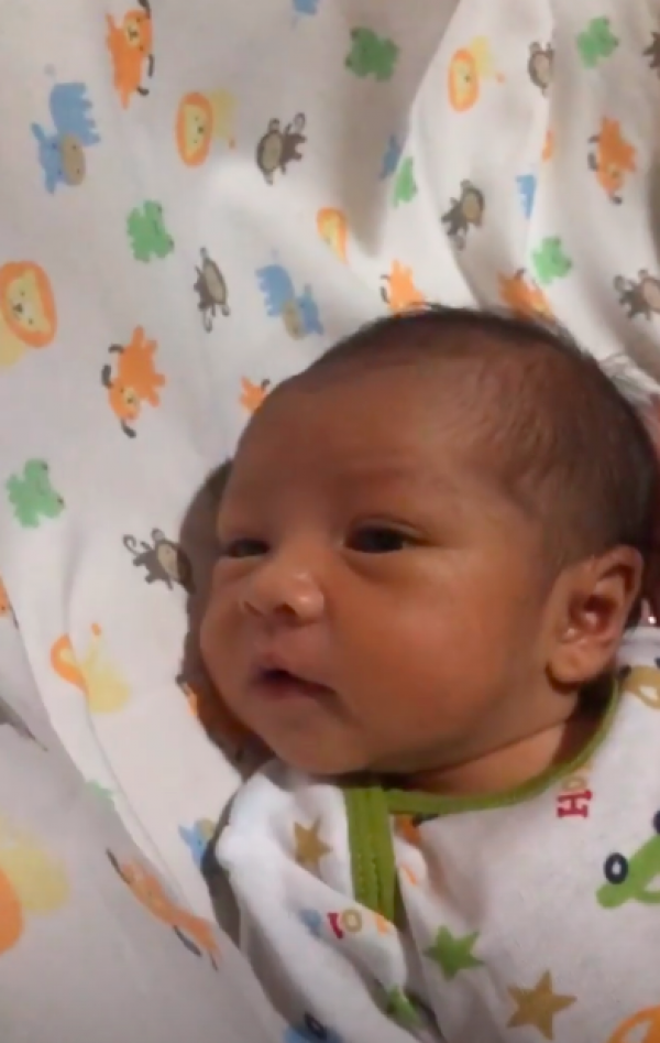 10 Potret Gemas Baby Rumi Putra Intan Nuraini, Fotogenik Banget!