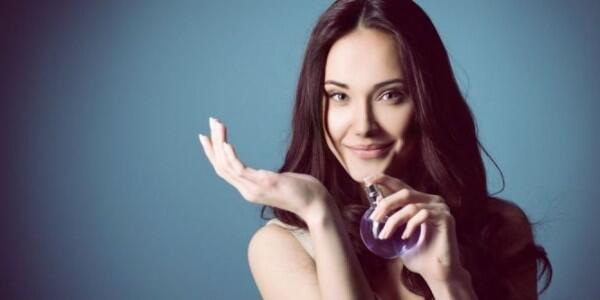 10 Cara Pakai Parfum yang Benar dan Efektif, Jangan Asal Semprot!