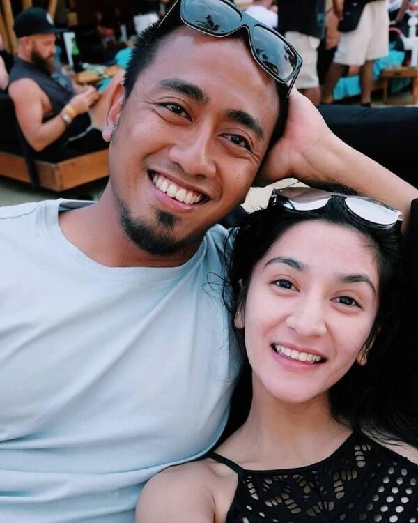 Pernah Gagal Menikah, 10 Kemesraan Fanny Ghassani & Suaminya Sekarang