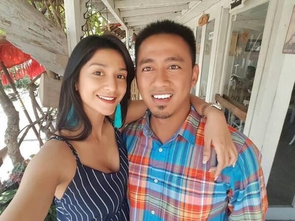 Pernah Gagal Menikah, 10 Kemesraan Fanny Ghassani & Suaminya Sekarang
