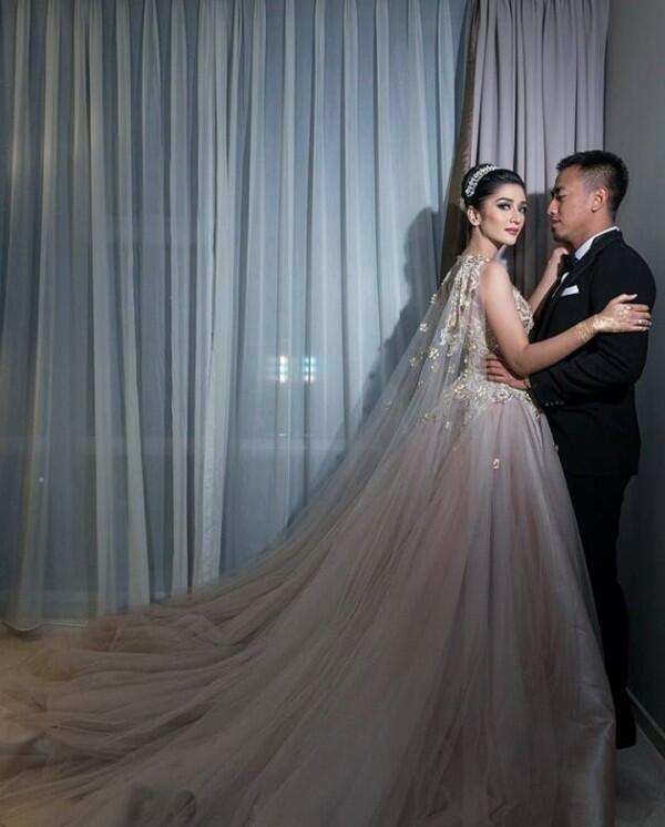 Pernah Gagal Menikah, 10 Kemesraan Fanny Ghassani & Suaminya Sekarang