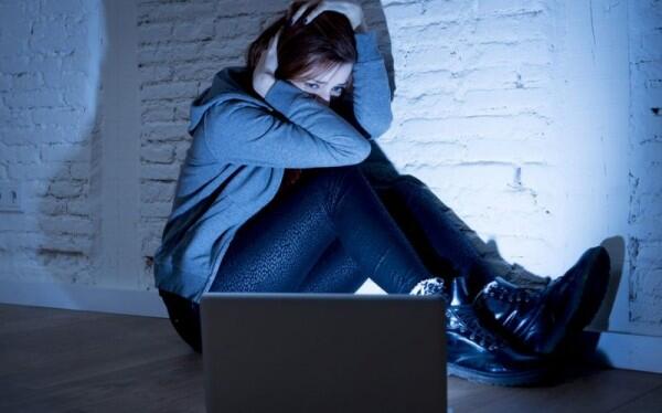 10 Dampak Negatif Internet yang Gak Kamu Sadari