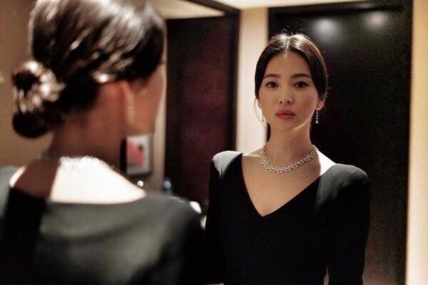 Ketemu Andy Lau, 10 Potret Song Hye Gyo di Acara Hong Kong Film Awards