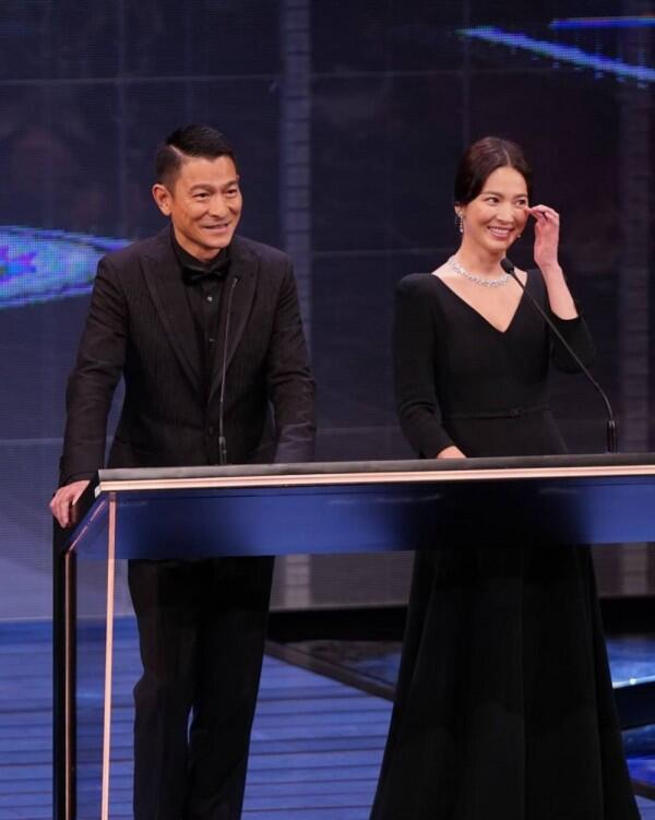 Ketemu Andy Lau, 10 Potret Song Hye Gyo di Acara Hong Kong Film Awards