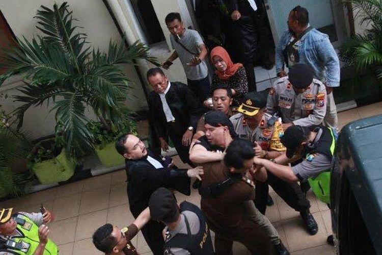 Ahmad Dhani Dicekik, Kuasa Hukum Sebut Jaksa Represif dan Overacting