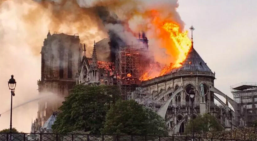 Paris Berduka Akibat Kebakaran Besar Di Gereja Notre Dame
