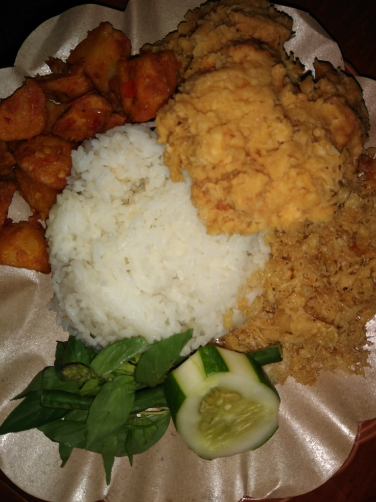 &#91;Review&#93; Numpang Makan Di Warung Cak Midi, Ada Yang Tahu Tempat Ini?
