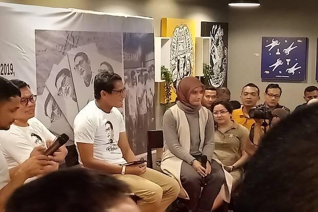 Sandiaga Hadiri Launching Buku, Sandi Dimata Relawan