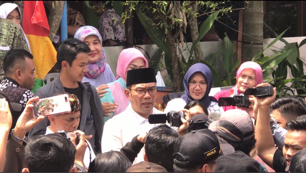 Kunjungan Kejutan Ridwan Kamil ke TPS Dekat Rumah