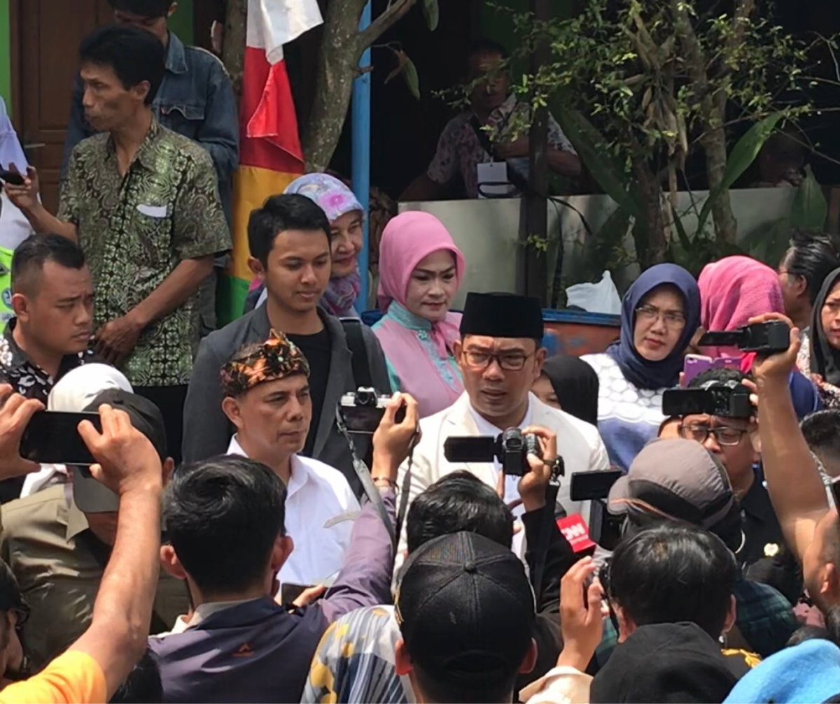 Kunjungan Kejutan Ridwan Kamil ke TPS Dekat Rumah