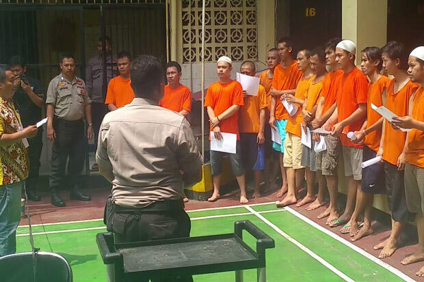 Dikawal Ketat, Belasan Tahanan Polres Jakbar Gunakan Hak Pilih