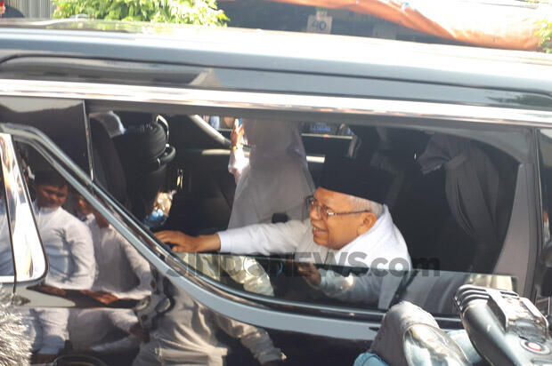 Datang Bersama Istri, KH Ma'ruf Amin Dikawal Ketat Menuju TPS