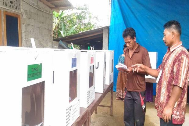 Nyoblos, Warga Suku Anak Dalam Kebingungan Lipta Surat Suara