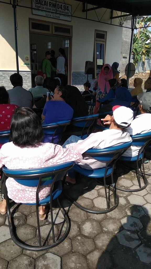 PEMILU SERU : Ramai Sejak Subuh, Telatnya TPS Dibuka, Dan Harapan Para Warga