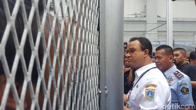 Anies Cek TPS di LP Salemba, Ada yang Teriak 'Hidup Prabowo'