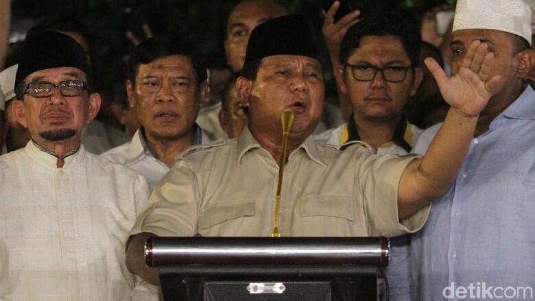 &#91;BREAKING NEWS&#93; Prabowo Klaim Menang dan Sujud Syukur