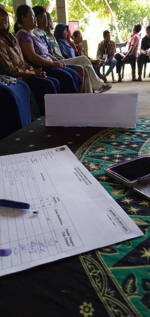 Jurnal PEMILU 2019, TPS Menjadi Ajang Silaturahmi Antar Warga Yang Penuh Keakraban