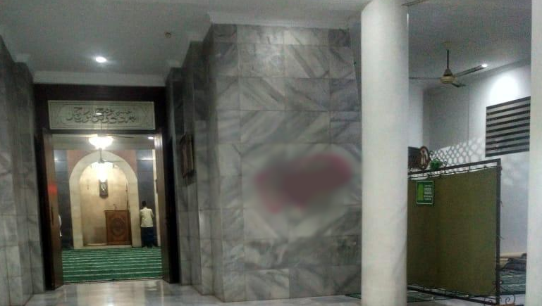 Benar-benar Kelewatan! Seorang Pria Gambar Kemaluan di Masjid Cilandak