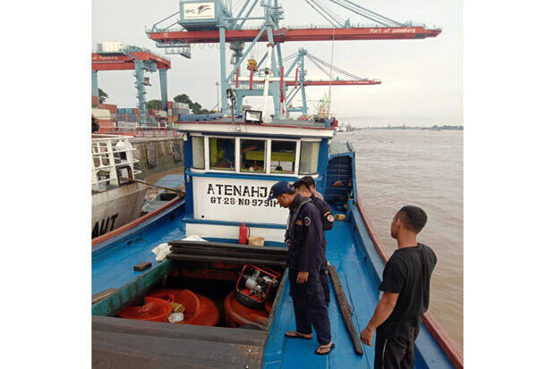 Bakamla Amankan Kapal Motor Bermuatan BBM Ilegal di Sungai Musi