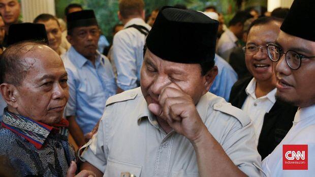 Tak Ditemani Sandi, Prabowo Kembali Sujud Syukur di Al-Azhar