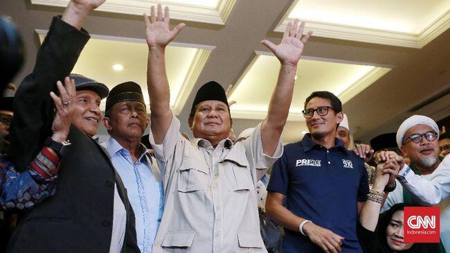 Massa Pendukung Teriakkan 'People Power' di Kediaman Prabowo 