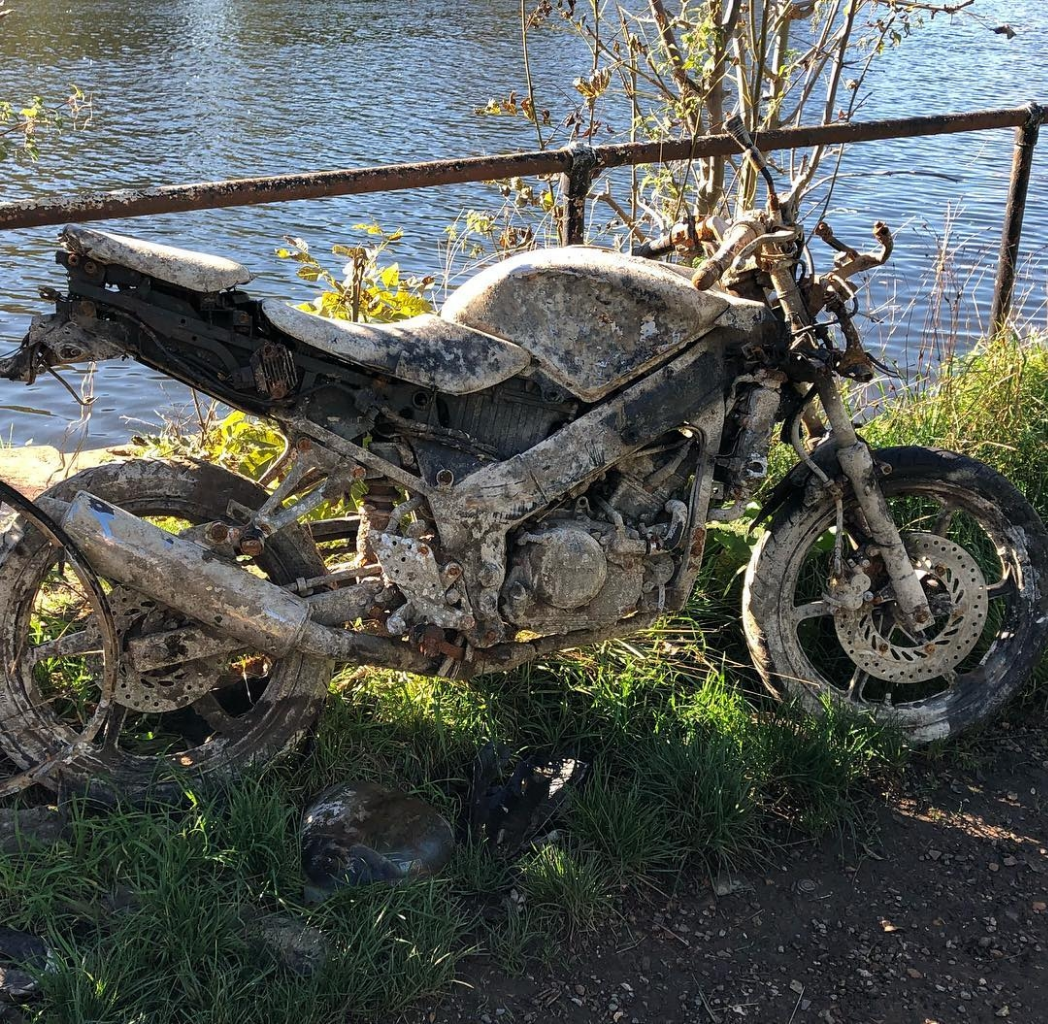 Kendaraan Yang Terbengkalai