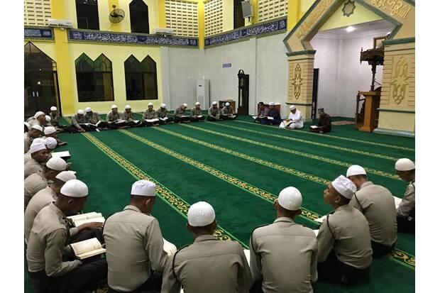Usai Salat Subuh, Bintara Remaja Polda Kepri Wajib Mengaji 1 Juz Sehari