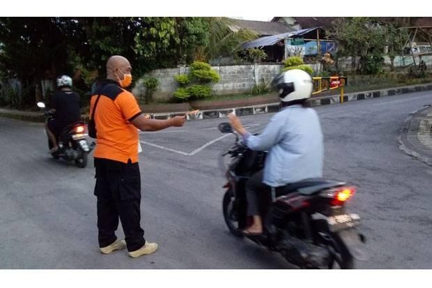 Gunung Agung Erupsi, BPBD Bagikan Masker di Sejumlah Wilayah