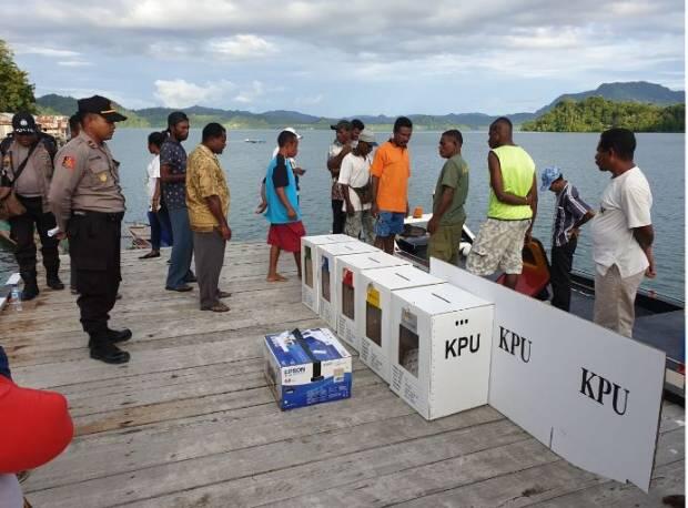 Kisah Heroik Pahlawan Demokrasi dari Pesisir Raja Ampat Mengawal Logistik Pemilu