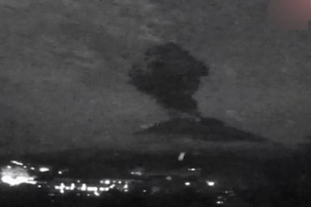Gunung Agung Erupsi, Abu Vulkanik Terpa Karangasem, Bangli dan Klungkung