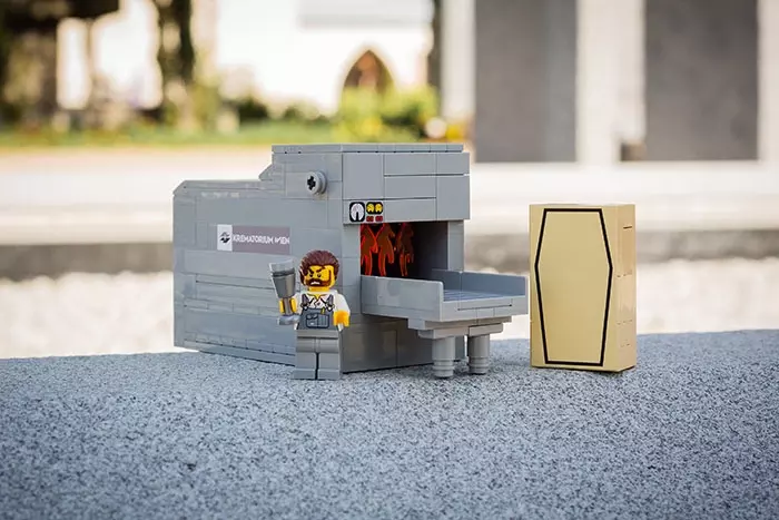 Unik Banget, LEGO Ini Jadi Alat Peraga Kematian!