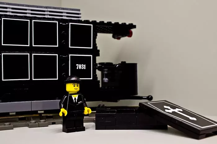 Unik Banget, LEGO Ini Jadi Alat Peraga Kematian!