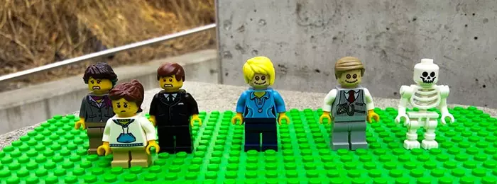 Unik Banget, LEGO Ini Jadi Alat Peraga Kematian!
