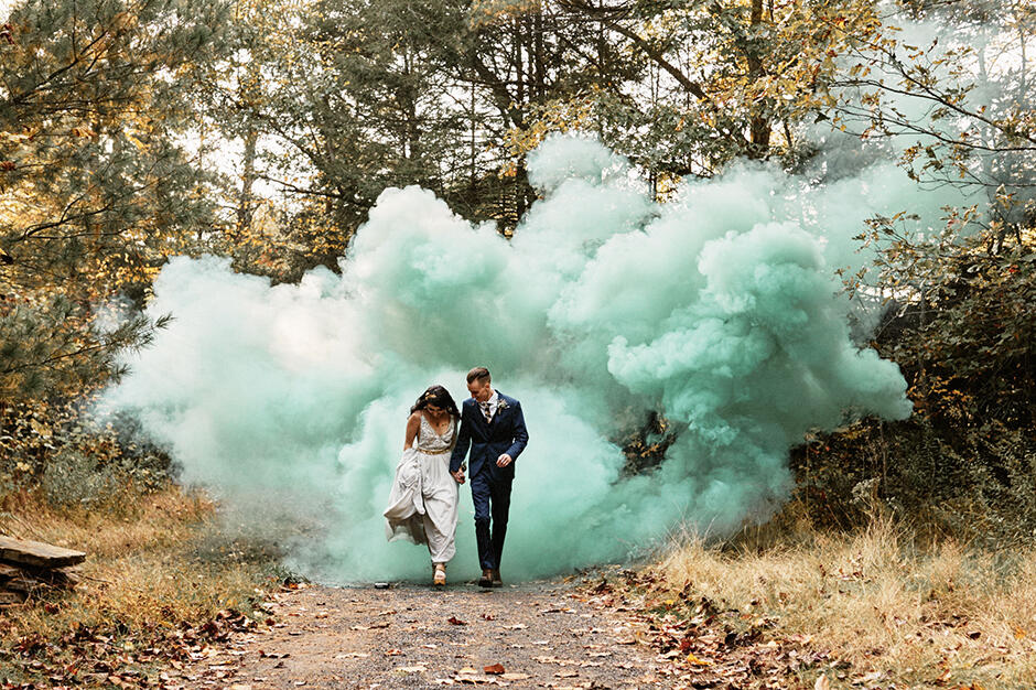 Nyobain Bikin Foto Pakai Smoke Bomb, Tapi Jangan Lupain Hal Ini Gan!