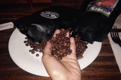 Manjakan Penumpang Kereta, PT KAI Buka Loko Cafe di Stasiun Senen