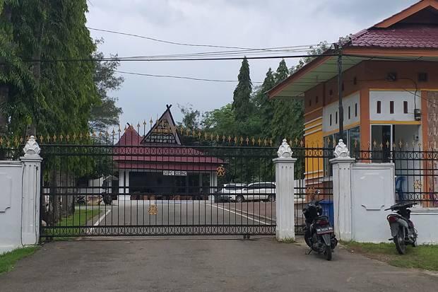 Pasca-Pengunduran Diri, Bupati Madina Jatuh Sakit